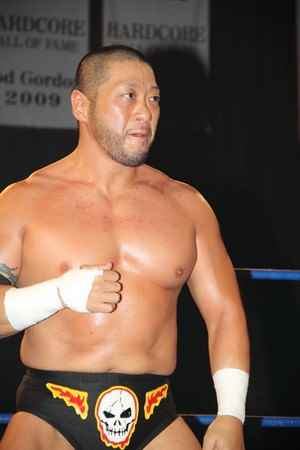 Wrestler Dick Togo (Shigeki  Sato)