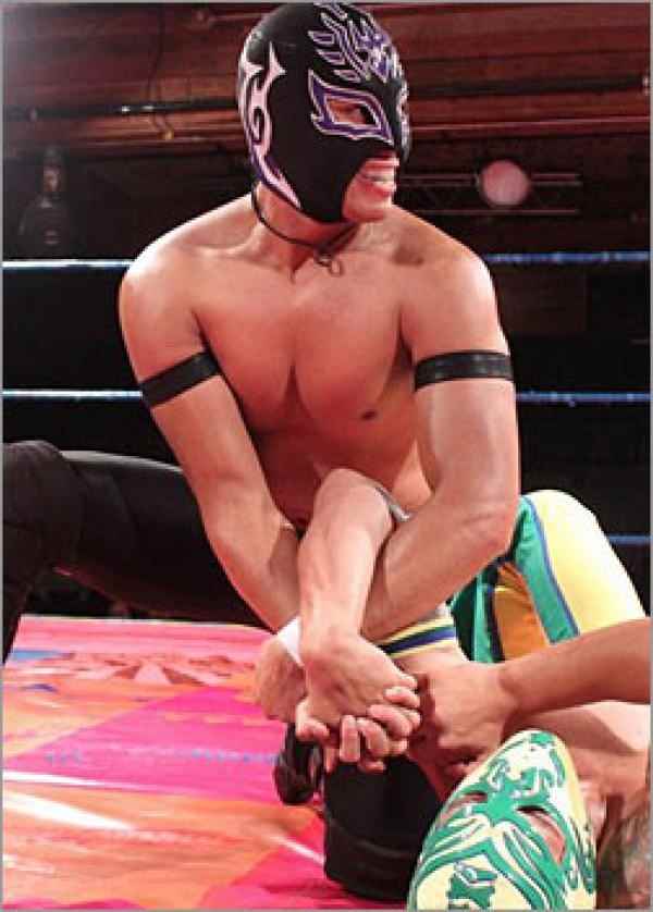 Wrestler Jinzo (Raul  Mendoza)